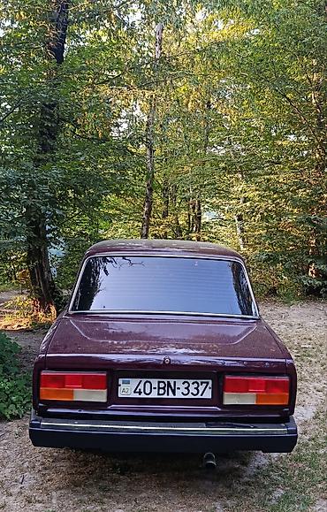 VAZ (LADA): VAZ 2107 sedan – klassik sovet dizaynı və sadə texniki quruluşu ilə — 1