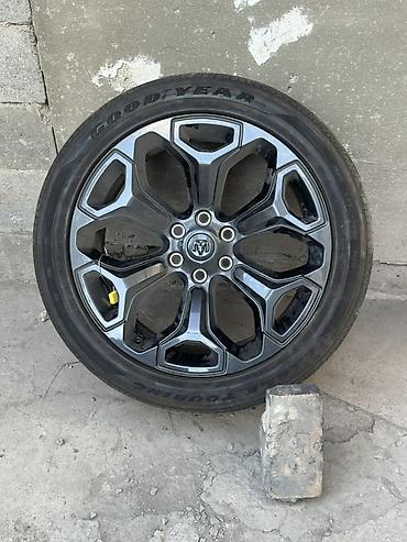 Диск с шиной Goodyear - Литой легкосплавный диск RAM (центральная