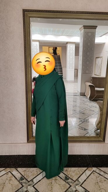 uzun koynekler: Tünd yaşıl rəngdə uzun ziyafət geyimi.1 defe toya geyinilib.40_42