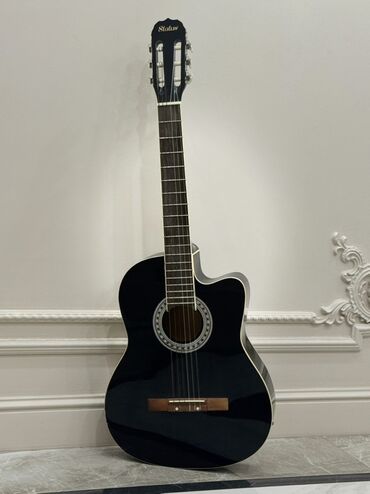 купить струны на классическую гитару: Классическая гитара Status с вырезом (cutaway), цвет – черный глянец