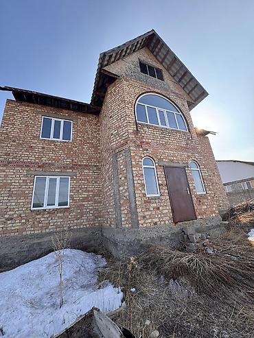 Продажа коттеджей и домов: 🔥 СРОЧНО-СРОЧНО ПРОДАЁТСЯ ДОМ С УЧАСТКОМ! 📍 г. Каракол, ул. Элебаева — 2