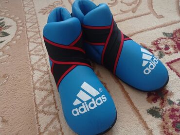перчатки боксёрские: Футы Adidas,синий, размер М. 
ДЕШЕВО!