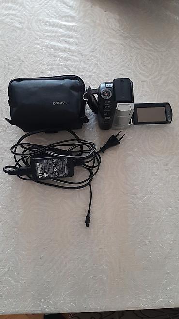 adapter honor: Sony Handycam DCR-SR46 videokamera Xüsusiyyətlər: - 40 GB daxili HDD — 1