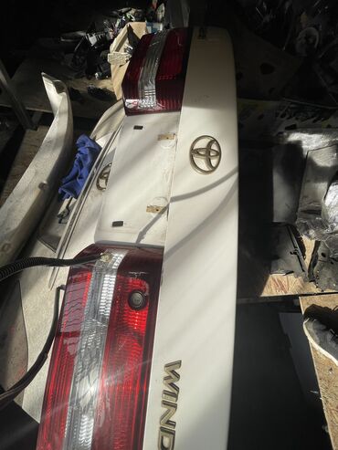 багажник авто: Крышка багажника Toyota Б/у, цвет - Белый,Оригинал