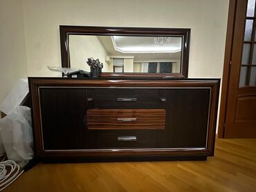 Masalar və oturacaqlar: İşlənmiş, Komod, TV altlığı, Servant, Türkiyə
