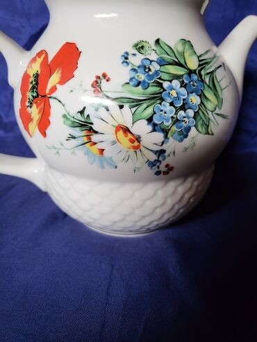 Čajnici: Bokal Zajecar porcelan 70te. Bokal je nov. na poklopcu nedostaje — 3