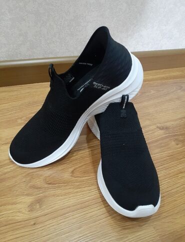 Krossovka ve ketlər: Skechers, Ölçü: 39, rəng - Qara, Yeni