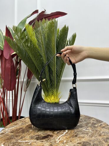 продажа женской сумки: Продается женская сумка, НОВАЯ. Цена 1200 сом