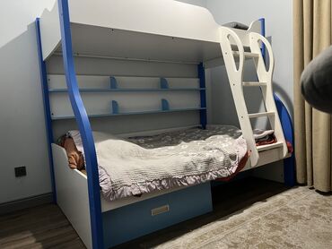 детский двухярусный кровать: Кровать, Б/у