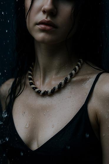 swarovski boyunbagi: Колье ручной работы. Чёрный гагат на мемори проволоке, перемежающийся — 1