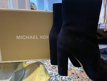 Botinka və botilyonlar: Michael Kors qadın çəkmələri - Model: Qalın dabanlı, yüksək boğazlı — 1