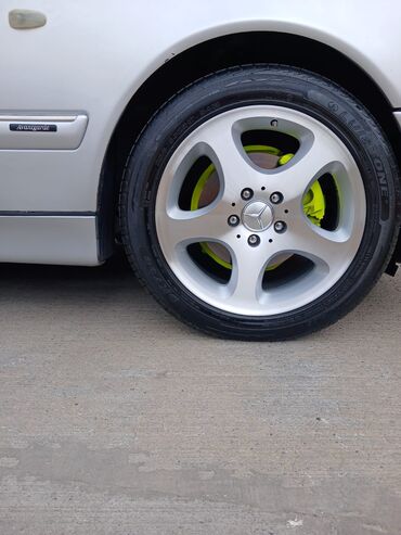 Mercedes-Benz: Mercedes-Benz E-Class: 2 l | 1998 il Sedan — 11