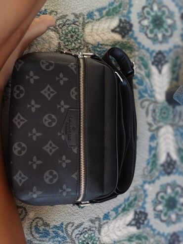 сумки женские бишкек: Барсетка, Louis Vuitton, Материал: Искусственная кожа, Разделенные отделения, Новый