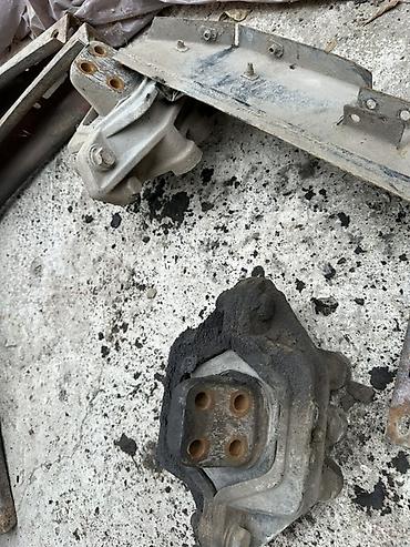grand cherokee: Подушка мотора DAF Б/у — 1