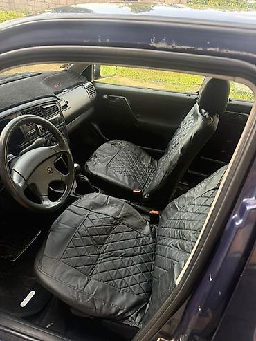 Продажа авто: Volkswagen Golf: 1994 г., 1.6 л, Механика, Бензин, Хэтчбэк — 5
