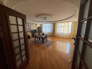 Boşqablar: 3 otaqlı, Yeni tikili, m. Nizami, 160 kv. m