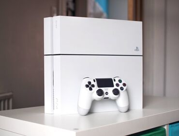 PS4 (Sony PlayStation 4): Продаётся пс4 срочно состояние хорошего 👍