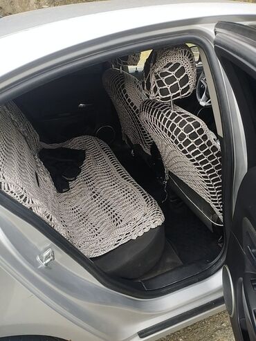 Chevrolet: Chevrolet Cruze sedan – gümüşü rəng Əsas məlumatlar: - Model — 6