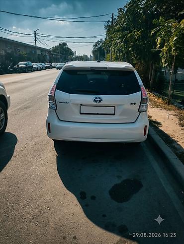 byd e2 2025: Toyota Prius V: 2012 г., 1.8 л — 4