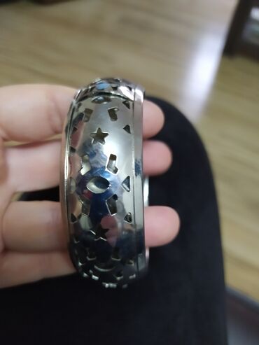 Narukvice: Prodajem dve masivne svečane narukvice,jedna debela okrugla - 1200 na lalafo.rs — 2 Narukvice: Prodajem dve masivne svečane narukvice,jedna debela okrugla - 1200 — 2