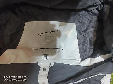 Zimske jakne: Jakna velicina L, bez tragova nosenja. Duzina 71 Rukavi mereno od — 14