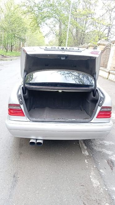Mercedes-Benz: Mercedes-Benz E 230: 2.8 l | 1996 il Sedan — 5