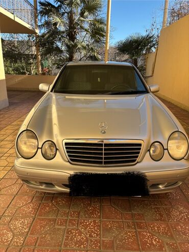 Mercedes-Benz: Mercedes-Benz E-Class (W210) sedan, gümüşü rəng. - İkiqat dairəvi ön — 2