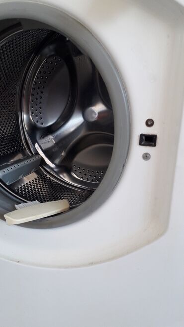 стиральных машин аристон и холодильников: Самовывоз стиральная машина Аристон. Рабочая. Замок дверца не