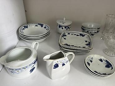 Наборы посуды: Различная посуда, б/у и новая. Есть комплектами и вразнобой. Может — 28