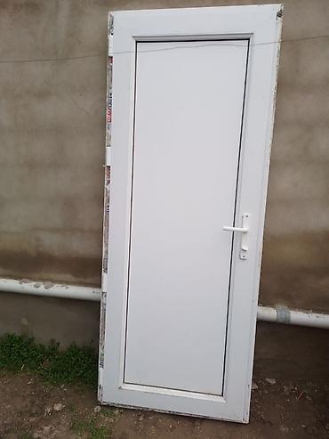 plastik qapi pencere: İşlənmiş Plastik qapı 80x200 sm Zamok və çərçivə ilə, Zəmanətsiz, Ödənişli çatdırılma — 1