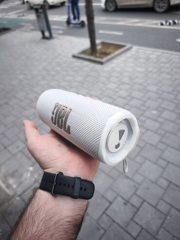 Dinamiklər və kolonkalar: JBL Kolonka, Növ - Portativ, rəng - Ağ