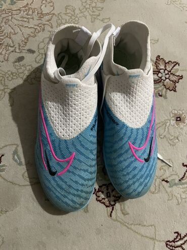 баскетбольные формы: Nike Phantom GT Academy DF TF (турф) без шнурков Почти новые