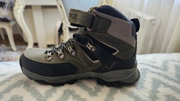 Другие товары для детей: Продаю детскую обувь б/у 33-34 размеры at lalafo.kg — 11 Другие товары для детей: Продаю детскую обувь б/у 33-34 размеры — 11