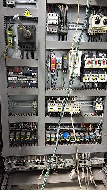 щиток: Электрический щит, Металлические, Schneider Electric, Трехфазные — 2