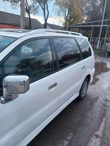 домкраты на авто: Белый минивен Mitsubishi chariot предлагает комфорт и универсальность