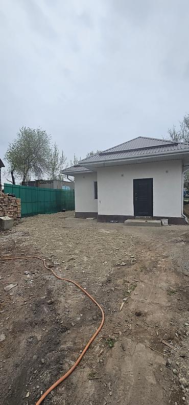 Продажа коттеджей и домов: . Продаётся отличные полдома 50кв.м в Кызыл-аскере на участке 1,5 — 3