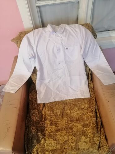 Tibbi geyim: Salam aleykum Ağ rəngde az geyinilmiş tibbi xalatlar ve başqa tibbi — 28