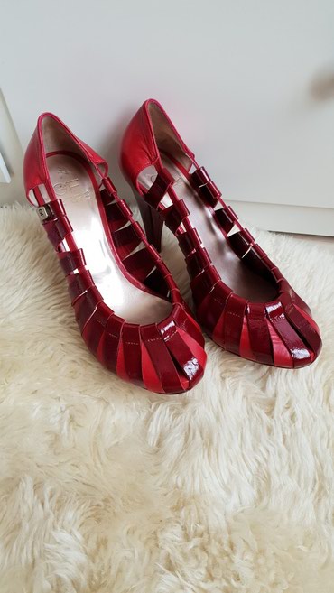 красные туфли: Туфли цвет - Красный