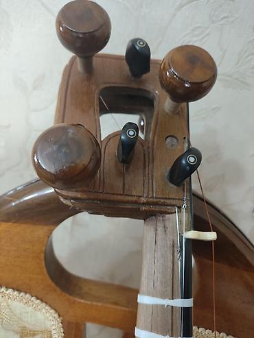 gitara tarnada: Gözəl və ideal səsə malik açıq, zil səsli, köhnə və tam professional — 8