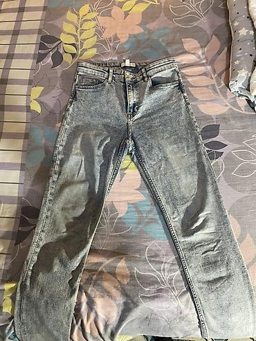 Джинсы: Джинсов — 4 модели кто возьмёт много вещей по 200сом (нужны деньги — 9