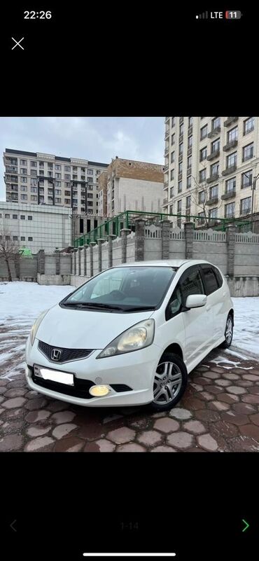 Honda: Honda Fit: 2010 г., 1.5 л, Типтроник, Бензин, Седан