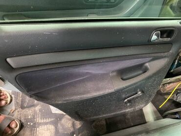 ауди 100 2: Обшивка дверей Audi A4 B5 1.6 БЕНЗИН 1999 задн. лев. (б/у)