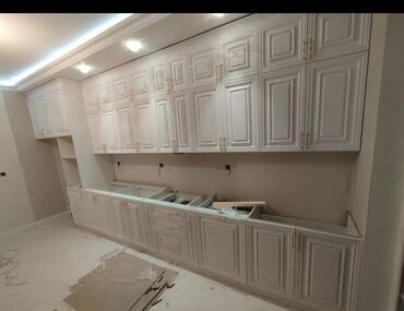 Mətbəx mebeli: Ağ rəngdə olan mətbəx mebeli dəsti. Qaz plitəsi və aspirator üçün — 36