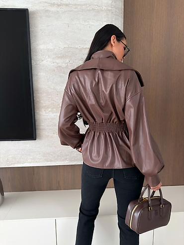 elipsa kaputi: Ženska jakna od eko kože sa pasom na lastiš
3700din
S M L velicine — 6