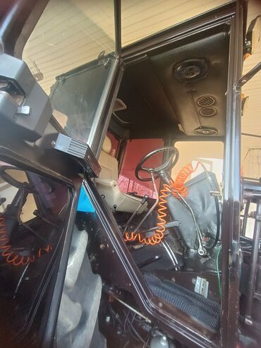 Traktorlar: Belarus 1221 traktor - Güclü 6 silindrli dizel mühərrik (yanlardan — 6