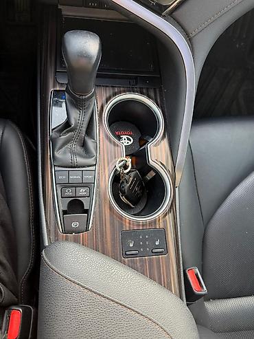 Toyota: Toyota Camry: 2019 г., 2.5 л, Вариатор, Гибрид, Седан — 9