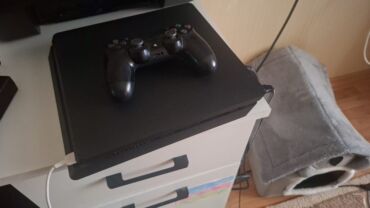 simsiz qulaqliq: Başlıq: Ps 4 1 pultlu 300azn qarayev Gunel1 Təsvir: PlayStation 4