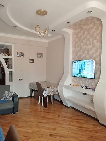 yeni guneşlide ucuz evler: Yeni gunesli V massivi altunun yani 15/2 tam temirli wexsi menzilimi — 2