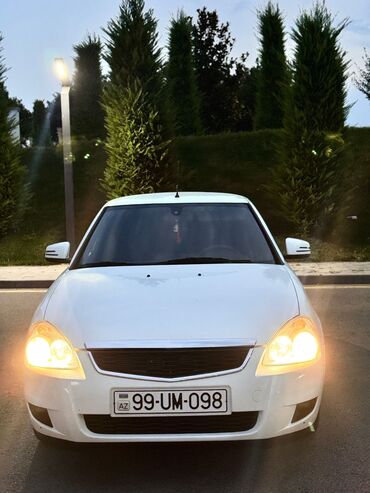 купить мопед в кредит: Ağ rəngli sedan – Lada Priora (AZ nömrə 99-UM-098) Xüsusiyyətlər və