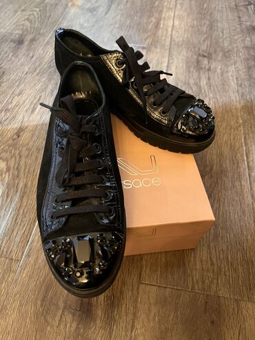 обувь 34: Ботинки: Nursace Размер: 39-40 Цвет: чёрные с чёрными камушками
